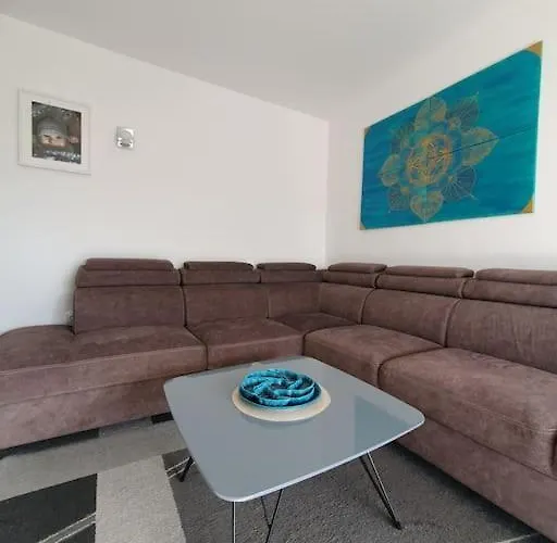 Felix Apartman *